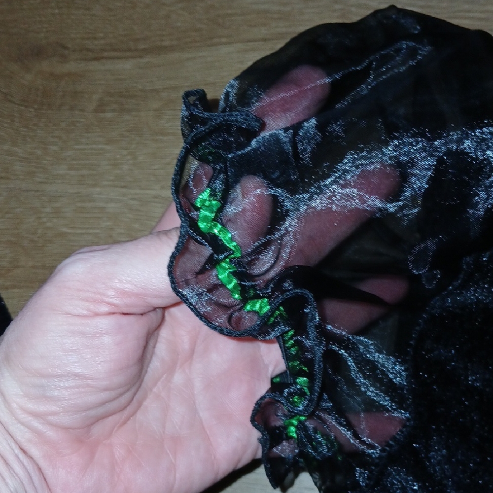 Enchanting Purple and Green Witch Costume for Kids - Picture 6 of 7